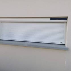 Volet roulant Solaire avec lames thermiques isol�es - Pose en r�novation 